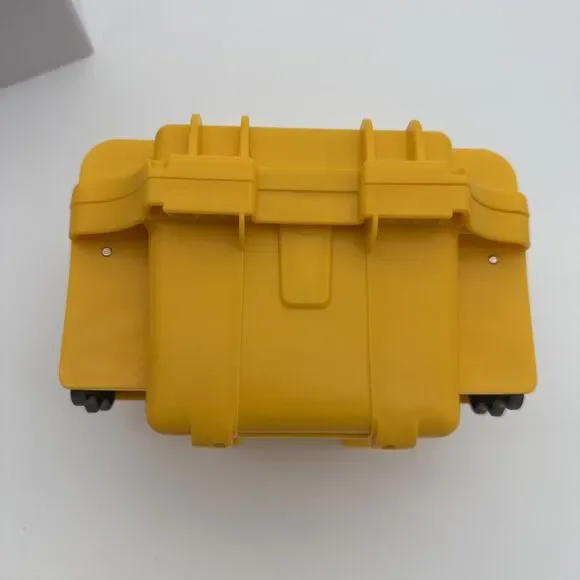 NEW Invicta Single Slot Impact Resistant Yellow Collector Diver Case Watch Box - Picture 7 of 8